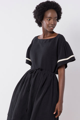 Model wearing linen blend black Ara Top by Jennifer Glasgow. 
