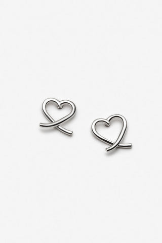 14k gold heart shaped stud earrings. 