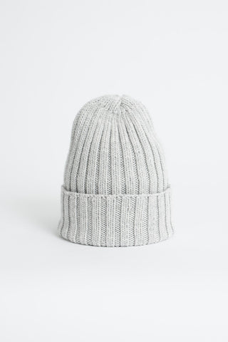 Product photo of light grey thick knit rib hat by Dinadi. 