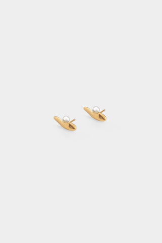 A gold plated organic shaped stud earring with parly obstructed freshwater pearl. 