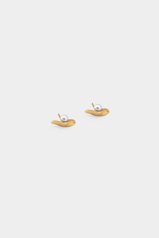 A gold plated organic shaped stud earring with parly obstructed freshwater pearl. 