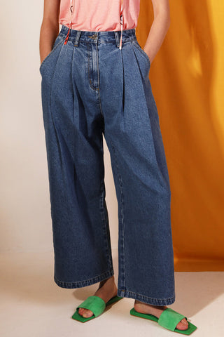 Woman wearing high waist wide leg Myles jeans by LF Markey. 
