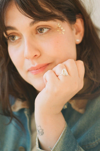 Woman wearing silver Chicory ring by La Manufacture Fait Main.