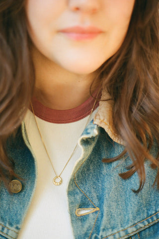 Close-up photo of woman wearing gold vermeil Ombelle necklace by La Manufacture Fait Main. 