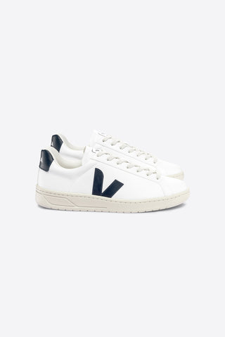 Side view of Veja Urca CWL White Nautico sneakers made from vegan leather. 