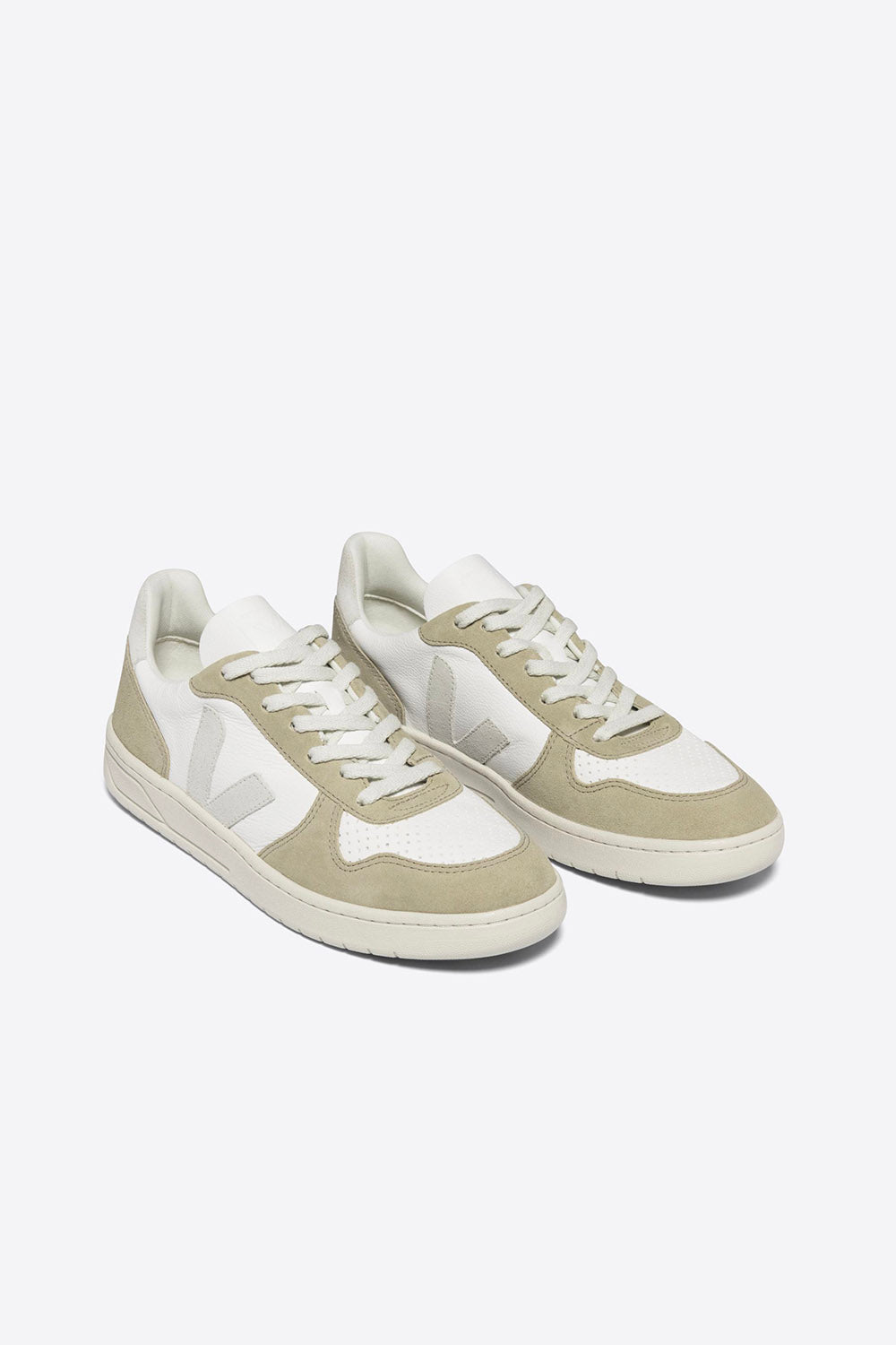 Gold veja sneakers hotsell