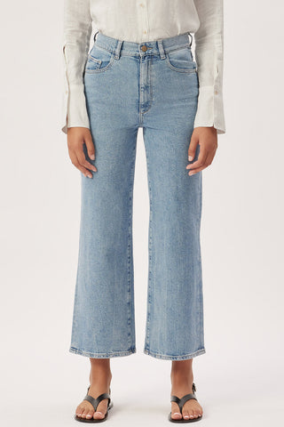 Front view of DL1961 organic cotton Hepburn wide leg jeans in Reef wash. 