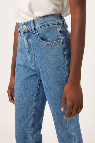 Waistband of DL1961 Organic Cotton Patti Straight high rise jeans in vintage blue rapids wash. 