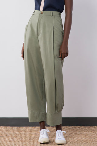 Close-up of sage organic cotton pleated Jennifer Glasgow Ceres pants with cuffed ankle.