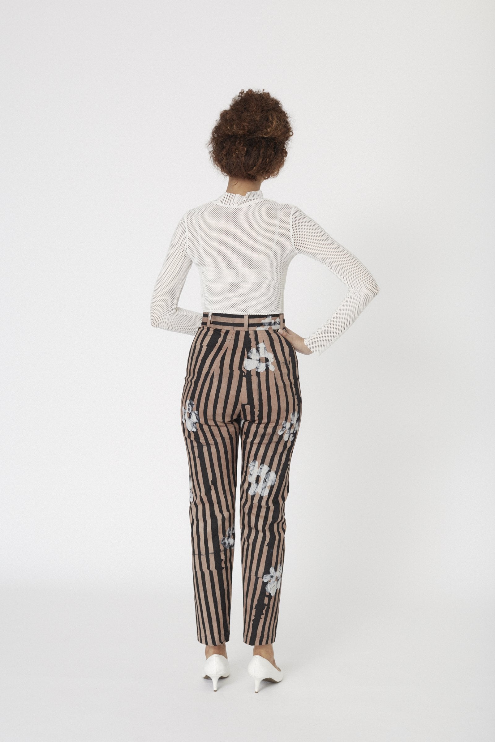 Black and white striped mom jeans sales