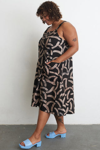 Side view of model wearing organic cotton A-Line Osei Duro dress in Cantloop print. 