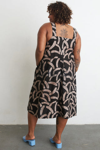 Back view of model wearing organic cotton A-Line Osei Duro dress in Cantloop print. 